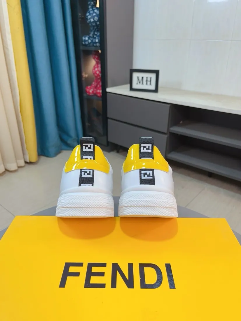 Men's Men's Shoes💰420🌹🌹[FENDI] Fendi's classic and comfortable men's, this complex sneaker is made of soft calfskin➕genuine leather lining➕original ultra-light rubber material with rough outsole. This unique and light style is suitable for the casual and refined sensibility of this season. It is comfortable and natural on the feet. It is an everyday style for casual travel in autumn and winter! 38/44